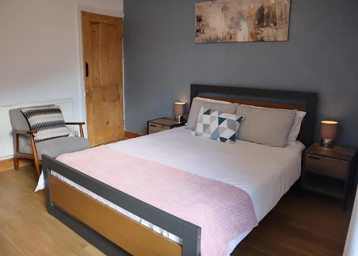 Lovely 3 Beds House 6 Guests King Beds