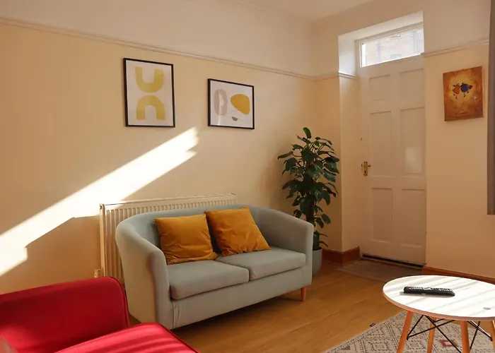 Lovely 3 Beds House 6 Guests King Beds